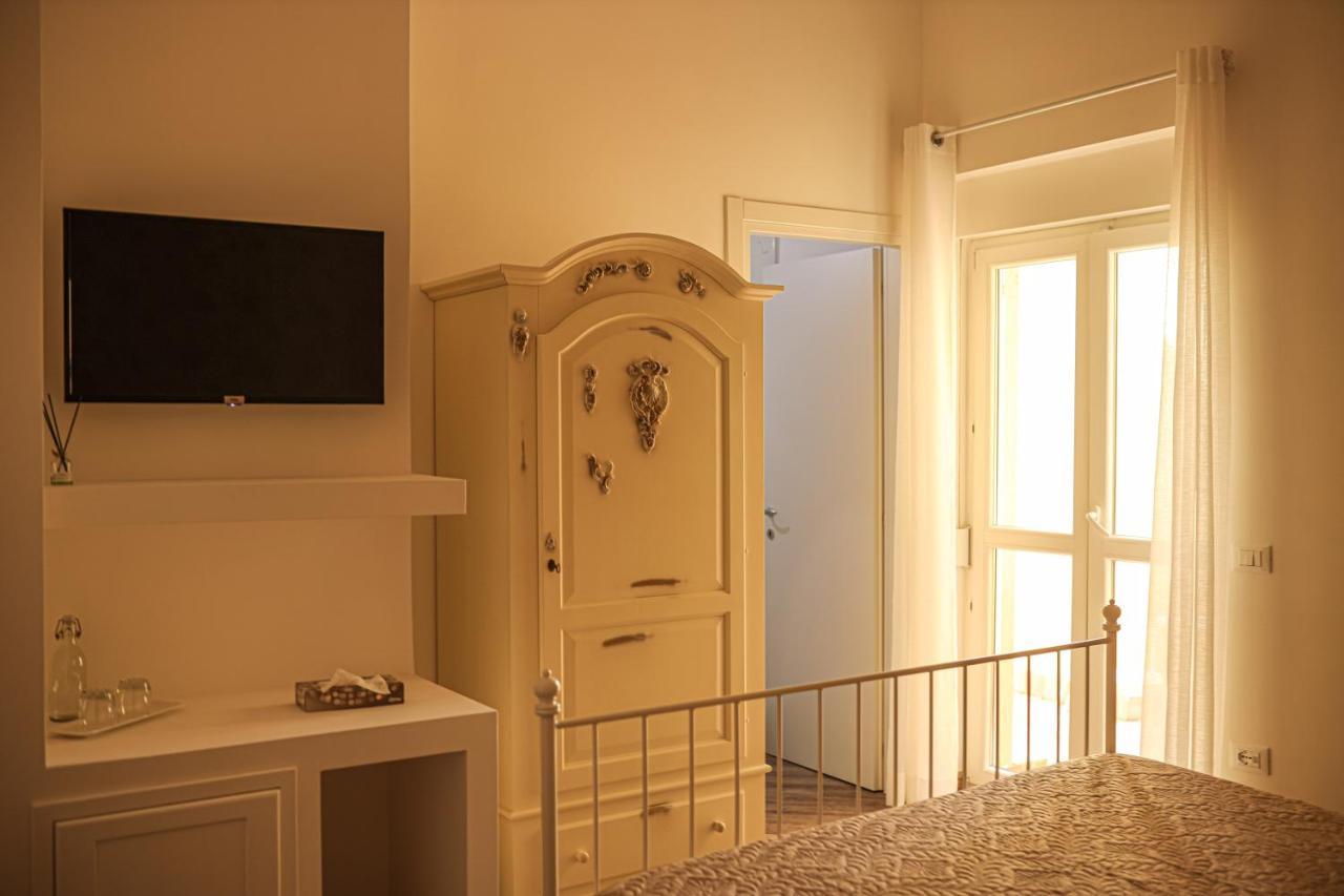 B&B La Fenice Suite Salerno Bagian luar foto