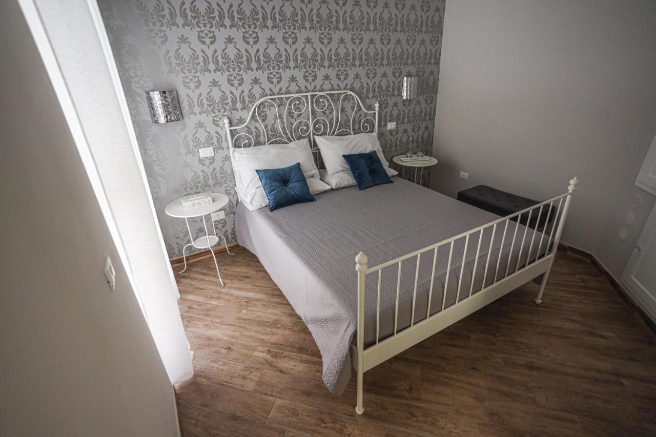 B&B La Fenice Suite Salerno Bagian luar foto