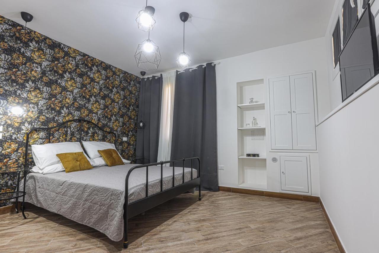 B&B La Fenice Suite Salerno Bagian luar foto