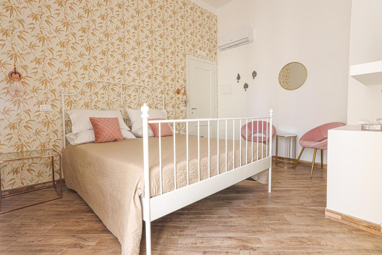 B&B La Fenice Suite Salerno Bagian luar foto