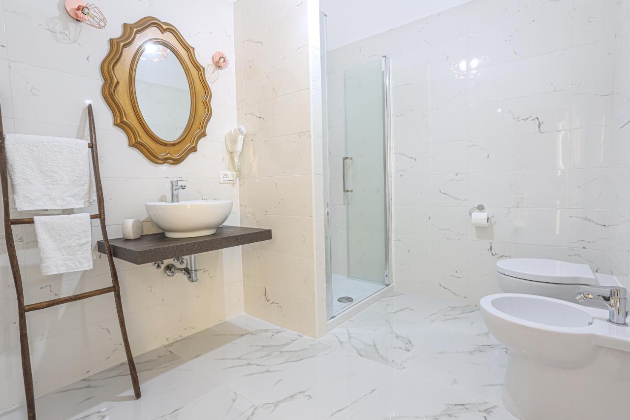 B&B La Fenice Suite Salerno Bagian luar foto