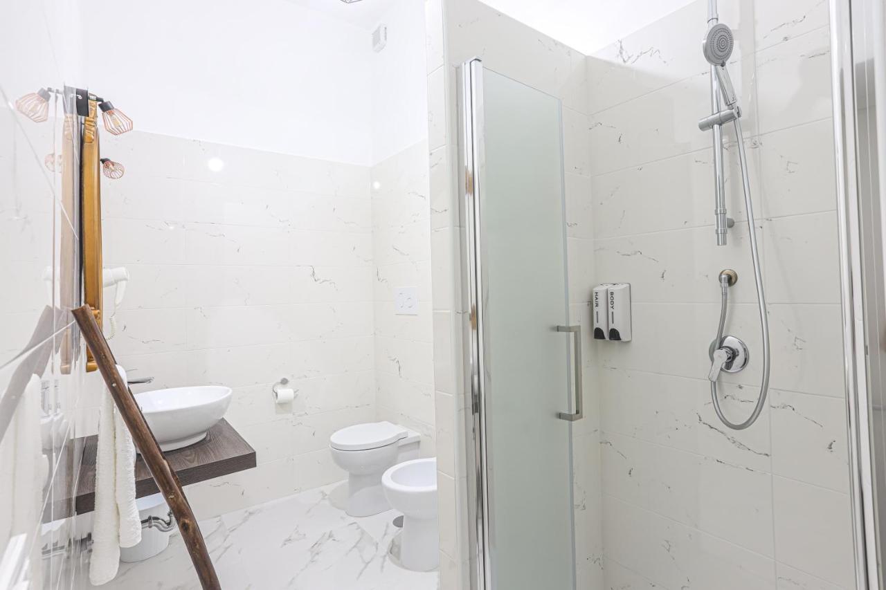 B&B La Fenice Suite Salerno Bagian luar foto