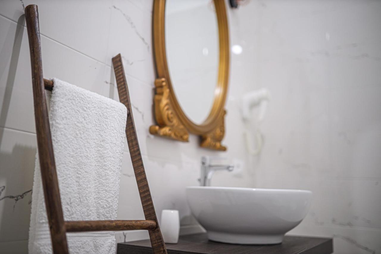 B&B La Fenice Suite Salerno Bagian luar foto